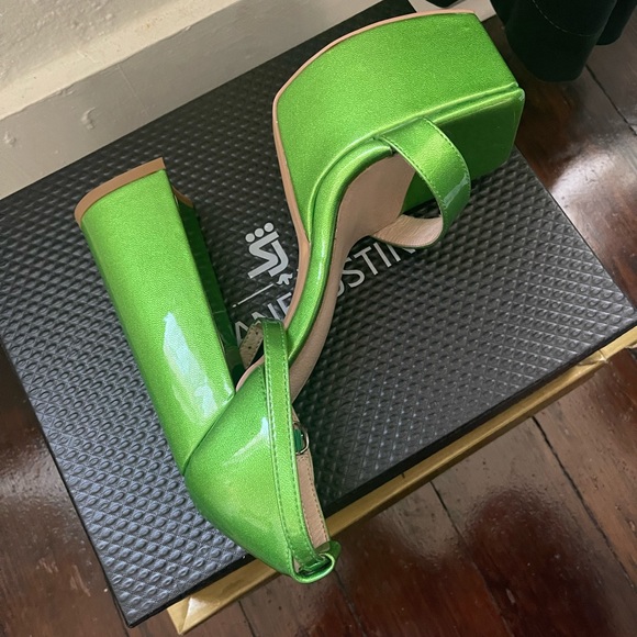 Size 8 Shane Justin Green Platform Heels, Never Worn. - Picture 3 of 3
